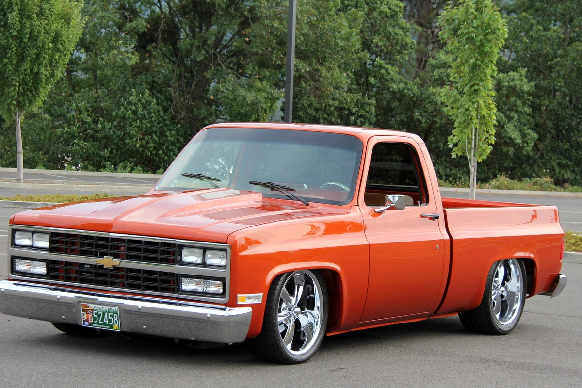 1986 Chevrolet C10  BAGGED / 6.0L LS2 V8, AUTO, UPGRDED SUSPNSN, 4-WHEEL PWR DISCS, VINTAGE A/C"Bagger" for sale